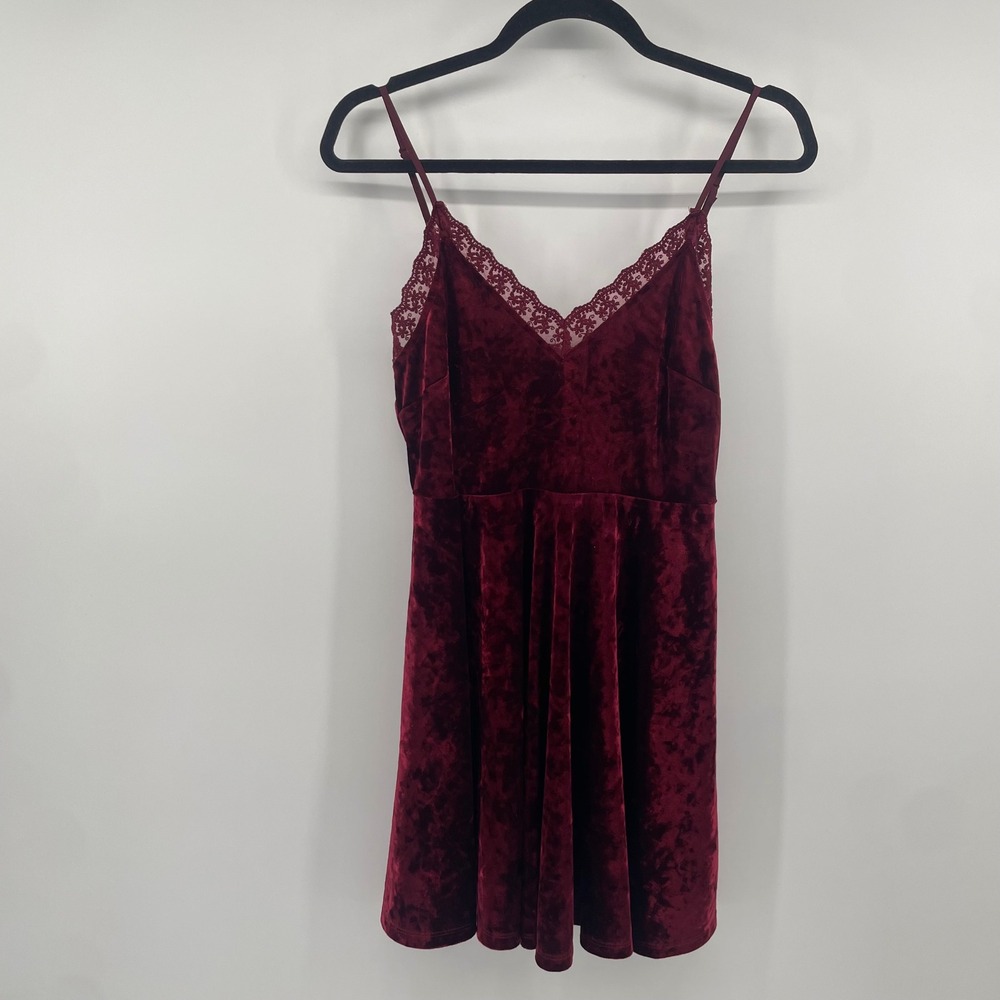 Forever 21 Velvet Mini Dress Womens Medium Burgundy Lace Trim Fit Flare Holiday - Picture 2 of 9